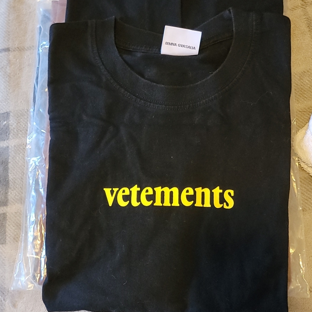 Vetements Shipping Label Tee